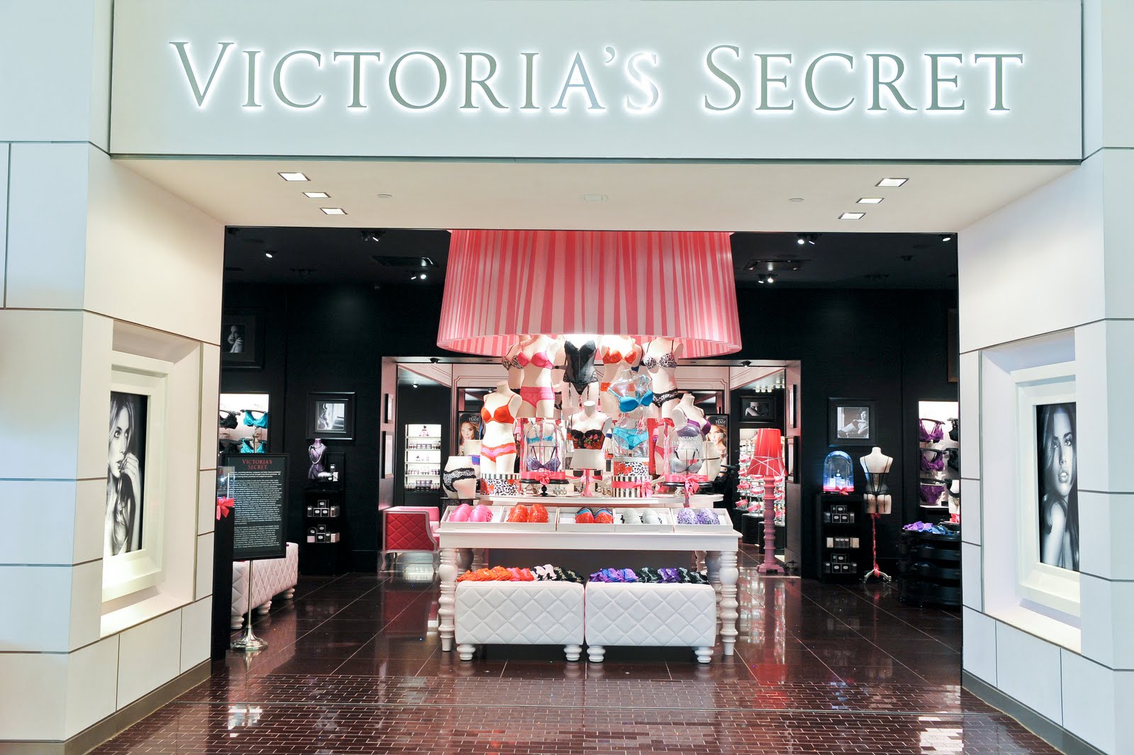 Victoria's Secret, Yorkdale Mall   , Toronto, Ontario, Canada (source ...